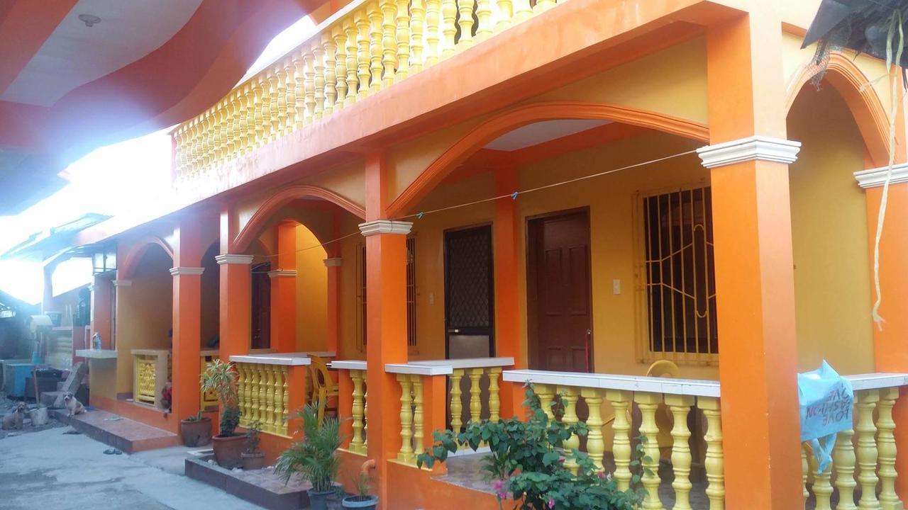 Queen Of Isle Cottages And Restaurant Puerto Galera Exterior photo