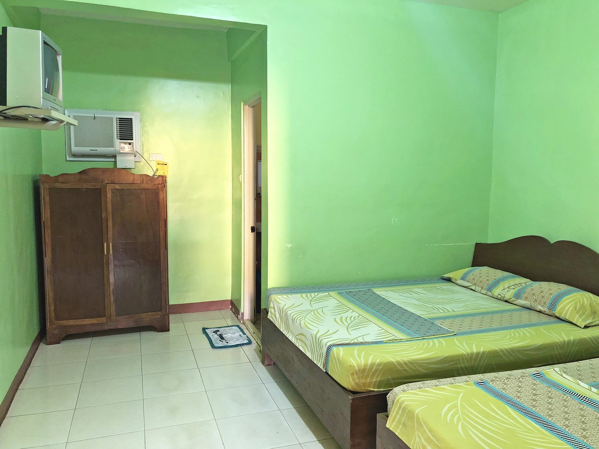 Queen Of Isle Cottages And Restaurant Puerto Galera Exterior photo